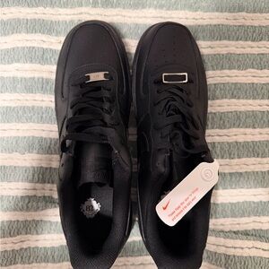 Nike Men's Classic Black Sneakers